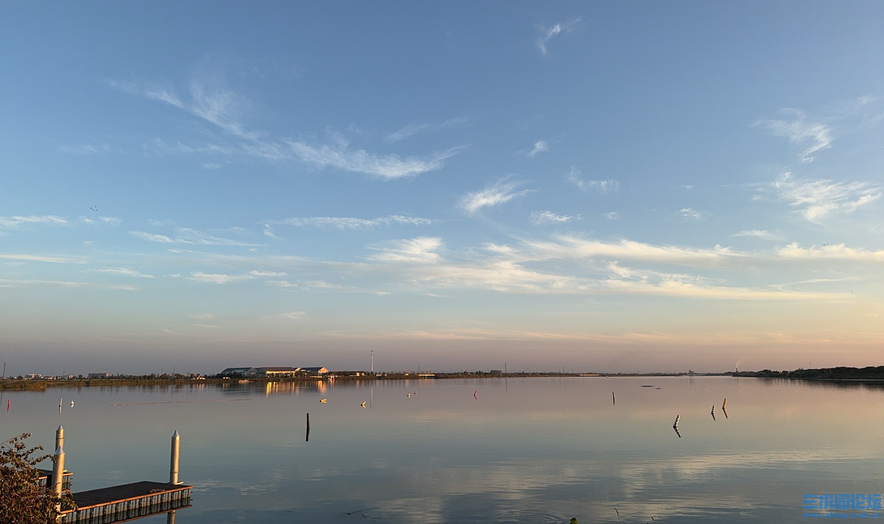 湖面1.jpg