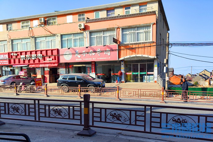 马路和楼房都建在原油坊垛子的东段_副本.jpg