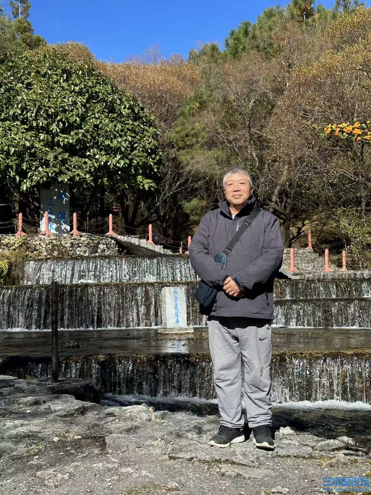 山水瀑布.jpg