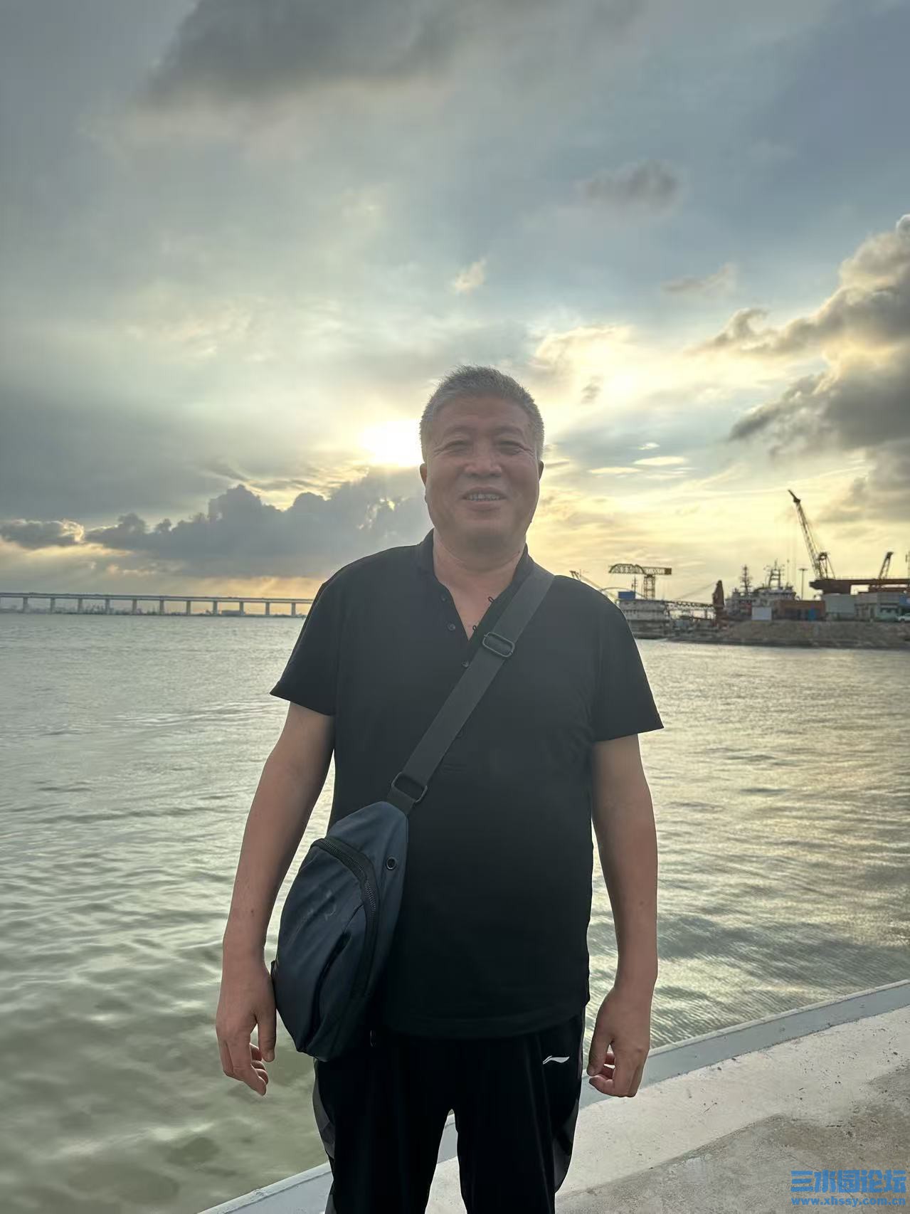 江边我.jpg